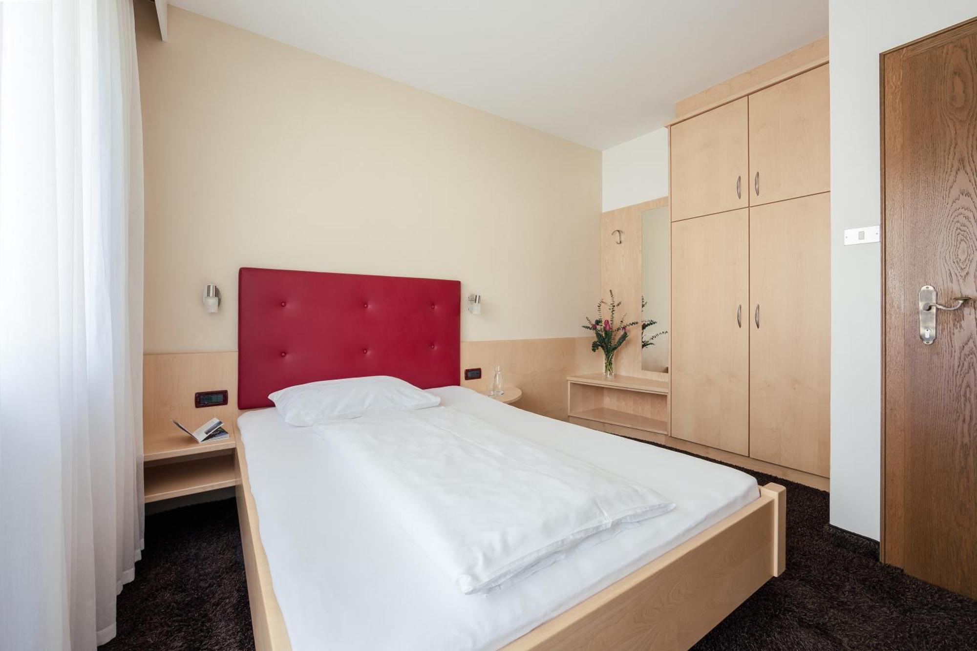 Hotel Garni Sirmian Merano Esterno foto